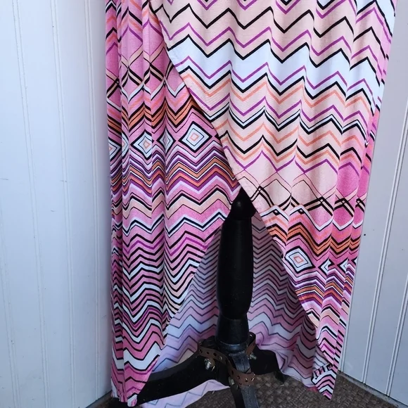 Jennifer Lopez Pink and White High Low Sundress with Sleeveless Halter Neck - Picture 12 of 16